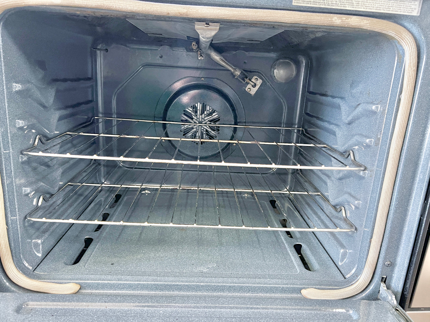 30 Inch Whirlpool WFG520S0FS 30 Inch Freestanding Gas Range 5.0 cu. ft., 4 Burners, Dishwasher Safe Edge-to-Edge Cooktop Grates, 15,000 BTU Power Burner, Accu Simmer, Fan Convection, Frozen Bake, Self-Clean Star-K Sabbath , 444490