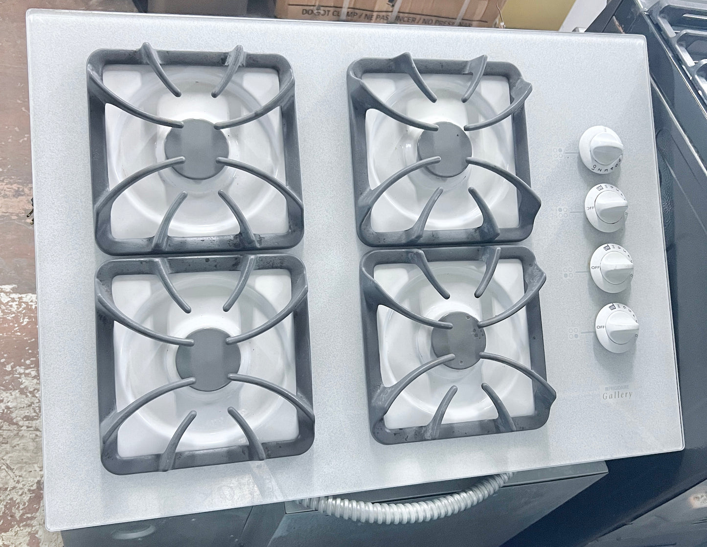 30 Inch Frigidaire Gallery Series Gas Cooktop 4 Burner , White , FGC3XBXCSA , 444498
