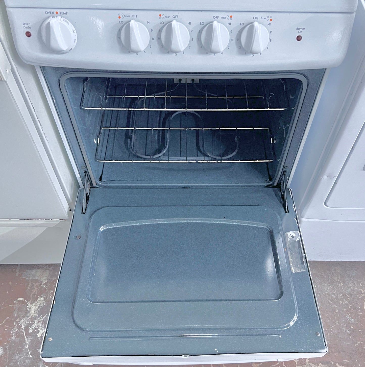 24 Inch Hotpoint Electric Range with Oven 4 Burner Coil Elements , White , 444342