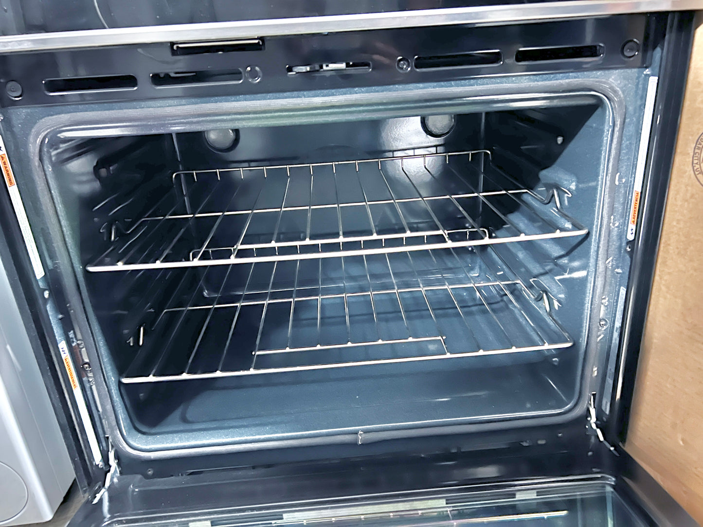 30 Inch Whirlpool * New Open Box * WOS51EC0HS 5.0 Cu. Ft. Smart Single Oven, Touchscreen, Frozen Bake, Temperature Sensor, Multi-Step Cooking, Rapid Preheat, Keep Warm Setting, Control Lock, Star K Sabbath, Stainless Steel , 369148