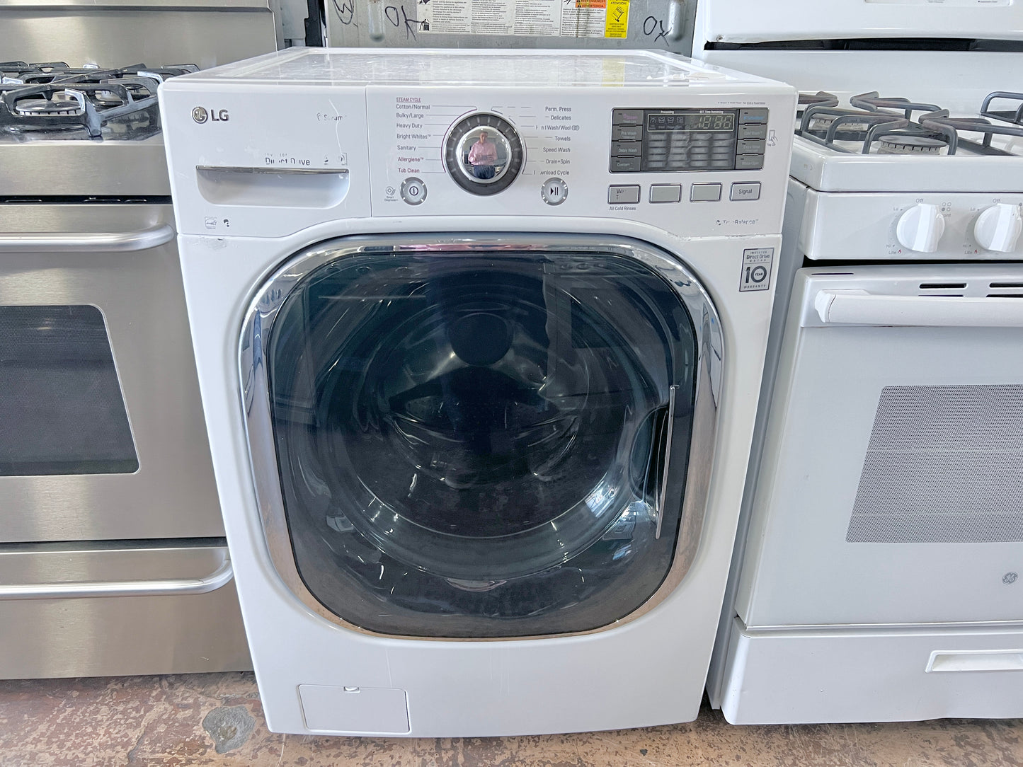 27 Inch LG TurboWash Series WM4270HWA 4.5 cu. ft. Front Load Washer 1,300 RPM, Steam, TurboWash, Allergiene Cycle, LG Twin Wash Compatibility, Stainless Steel Drum, Energy Star , White , 373731