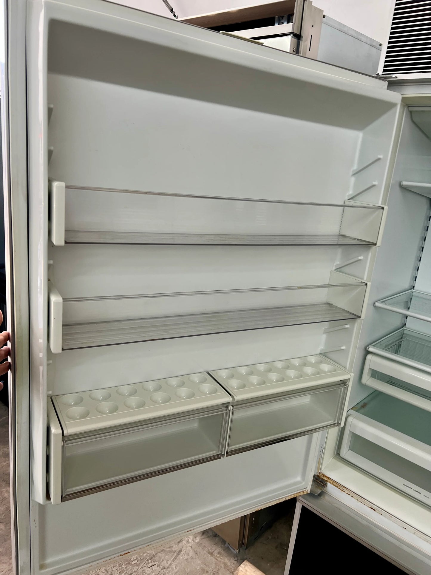 Subzero 內建 36 吋底部冷凍冰箱,550,面板黑色,已使用和工作,888099