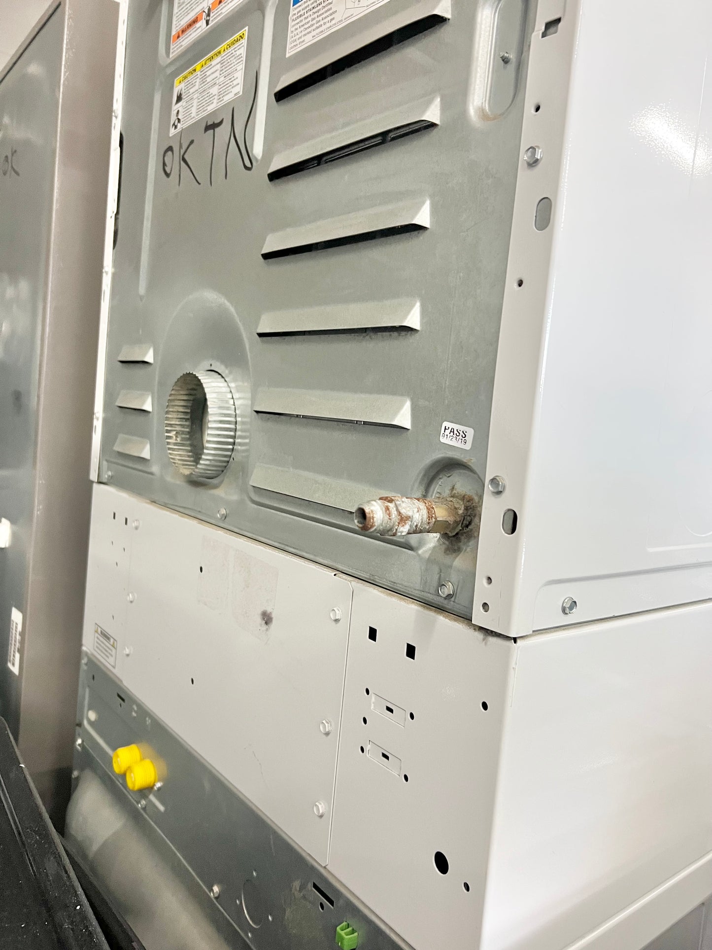 27 Inch Speed Queen Commercial Laundry Center 3.42 Cu. Ft. Washer, 7 Cu. Ft. Dryer, Quantum Gold Pro Control, Integrated Meter Case, Wash Alert, ADA, ENERGY STAR Certified Gas Coin Drop Coin Box , 444213