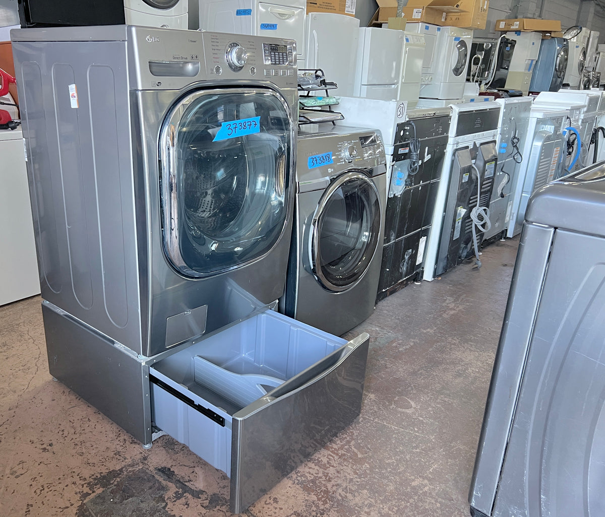LG TurboWash Series WM4270HVA 27 Inch 4.5 cu. ft. Front Load Washer 1,300 RPM, Steam, TurboWash, Allergiene, LG Twin Wash Compatibility, Sense Clean, LoDecibel Quiet Operation, NeveRust Stainless Steel Drum Energy Star rated ,: Graphite Steel , 373877