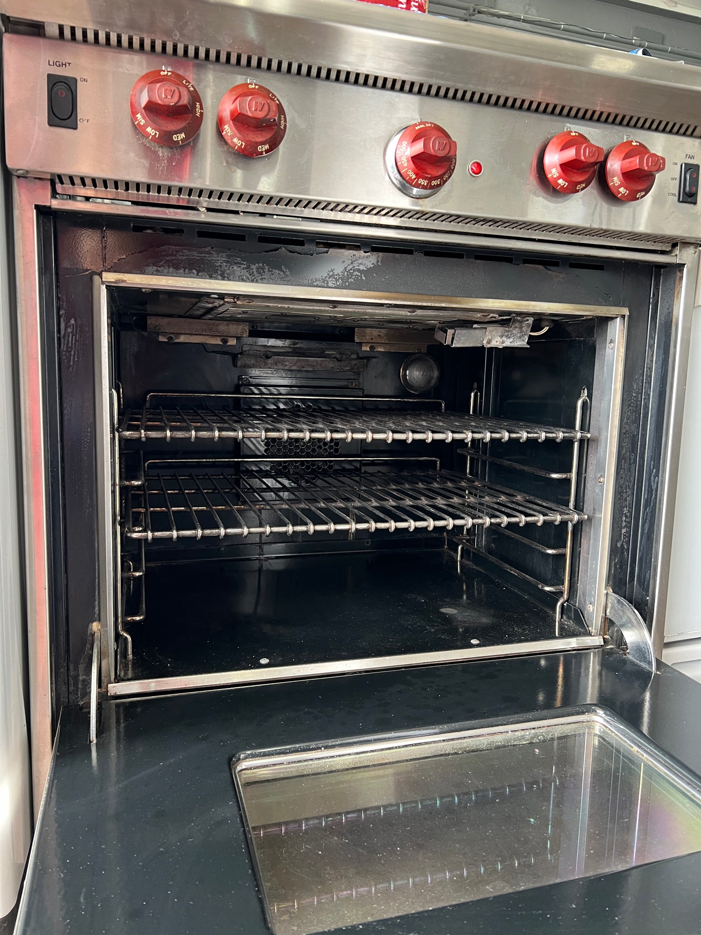 30 Inch Wolf Gourmet 4 Burner Gas Range , Convection Oven , In Stainless Steel 101316