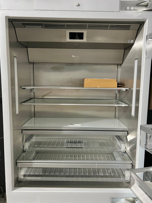 Thermador Freedom Collection T36IB905SP Panel Ready Built-In Bottom Mount Smart Refrigerator 19.6 cu. ft. Diamond Ice , Water,Right Hinge, Soft Close Drawers, ENERGY STAR 36 Inch New Open Box 555003