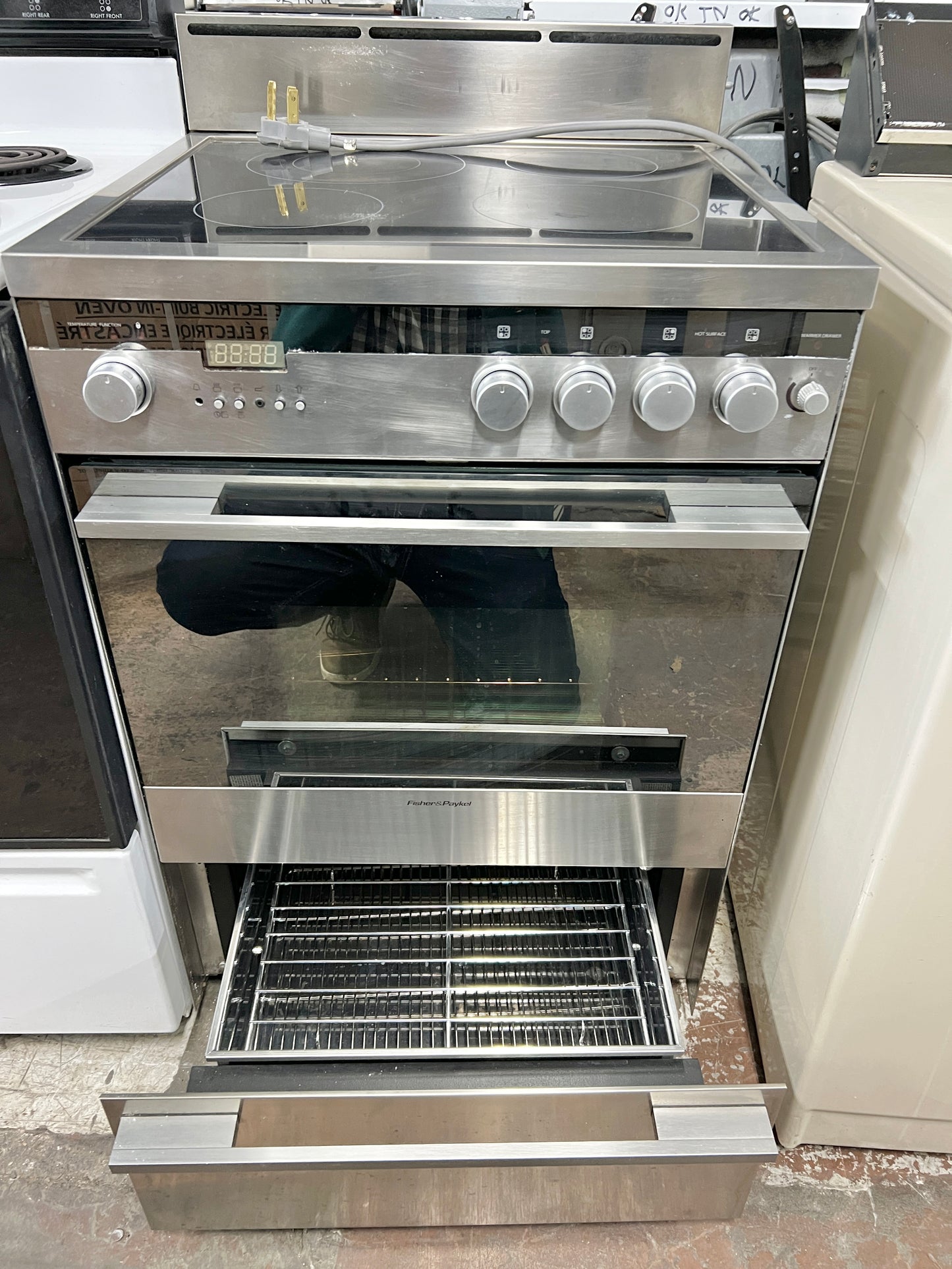 24 Inch Fisher & Paykel OR24SDPWSX1 Electric Range Ceramic Glass Cooktop, Convection Cooking System and Warming Drawer , Stainless Steel 444535