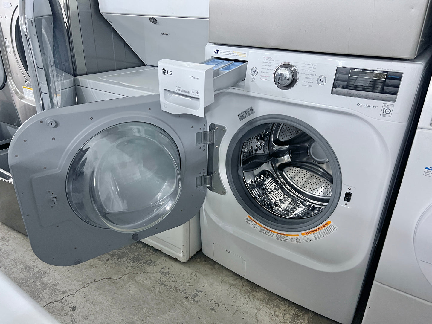 29 Inch LG TurboWash Series WM8000HWA 5.1 cu. ft. Front Load Washer 14 Wash Cycles, 1,300 RPM, Steam Cycle, LG Twin Wash Compatibility, TurboWash,LoDecibel Quiet Operation, NeveRust Stainless Steel Drum ENERGY STAR Certification, White , 444369
