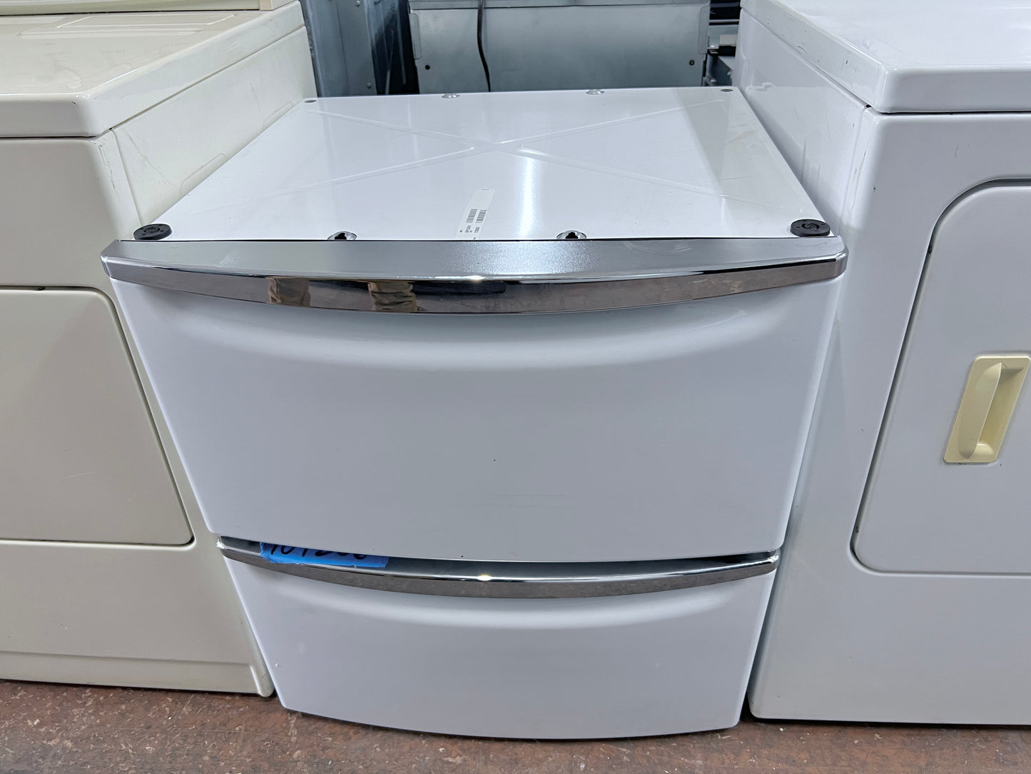Maytag XHPC155XW 15 1/2 Inch Height Laundry Pedestal with Storage Drawer and Chrome Handle, White , 101266