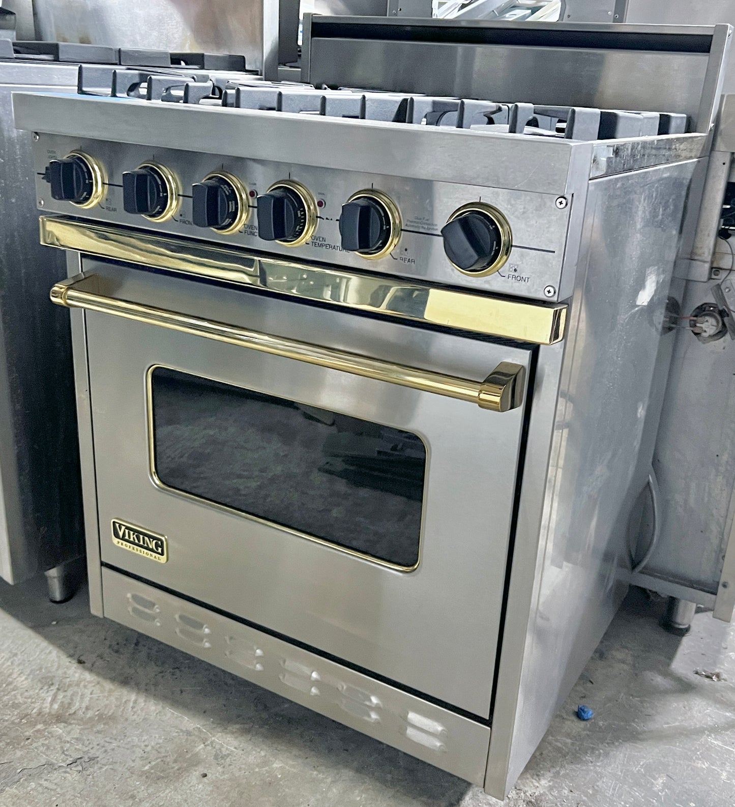 30 Inch Viking Professional Series VDSC3074BSSBR Dual-Fuel Gas Range 4 VSH Pro Sealed Burners Simmer, Convection, 8-Pass Electric Broiler Self-Clean Gold Stainless Steel , 555002