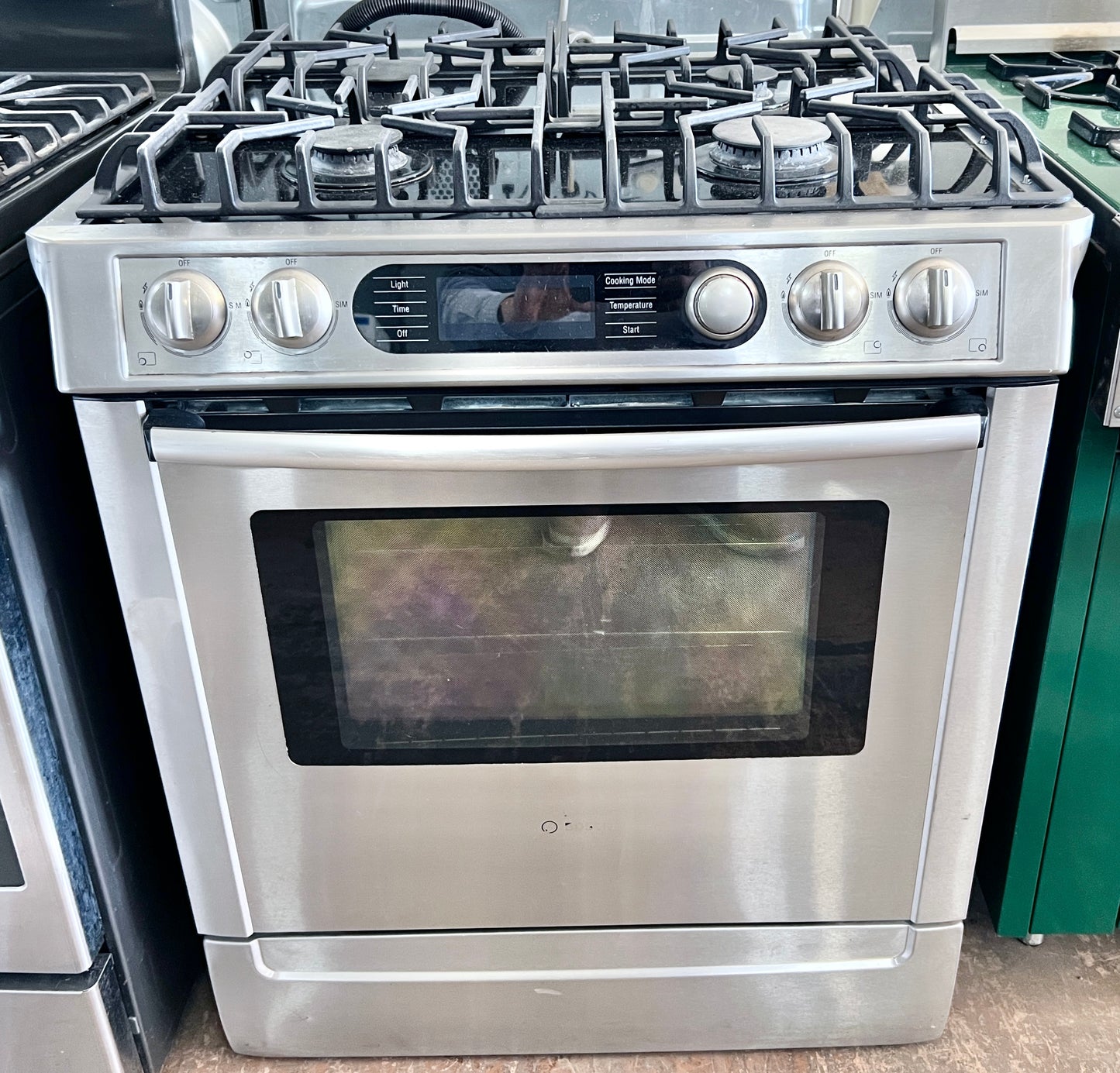 30 Inch Bosch 700 Series HDI7282U Slide in Dual Fuel Range , 4 Sealed Burners, 4.6 cu. ft. European Convection Oven, Hidden Bake Element, Self Clean, Temperature Probe , Warming Drawer , 444405