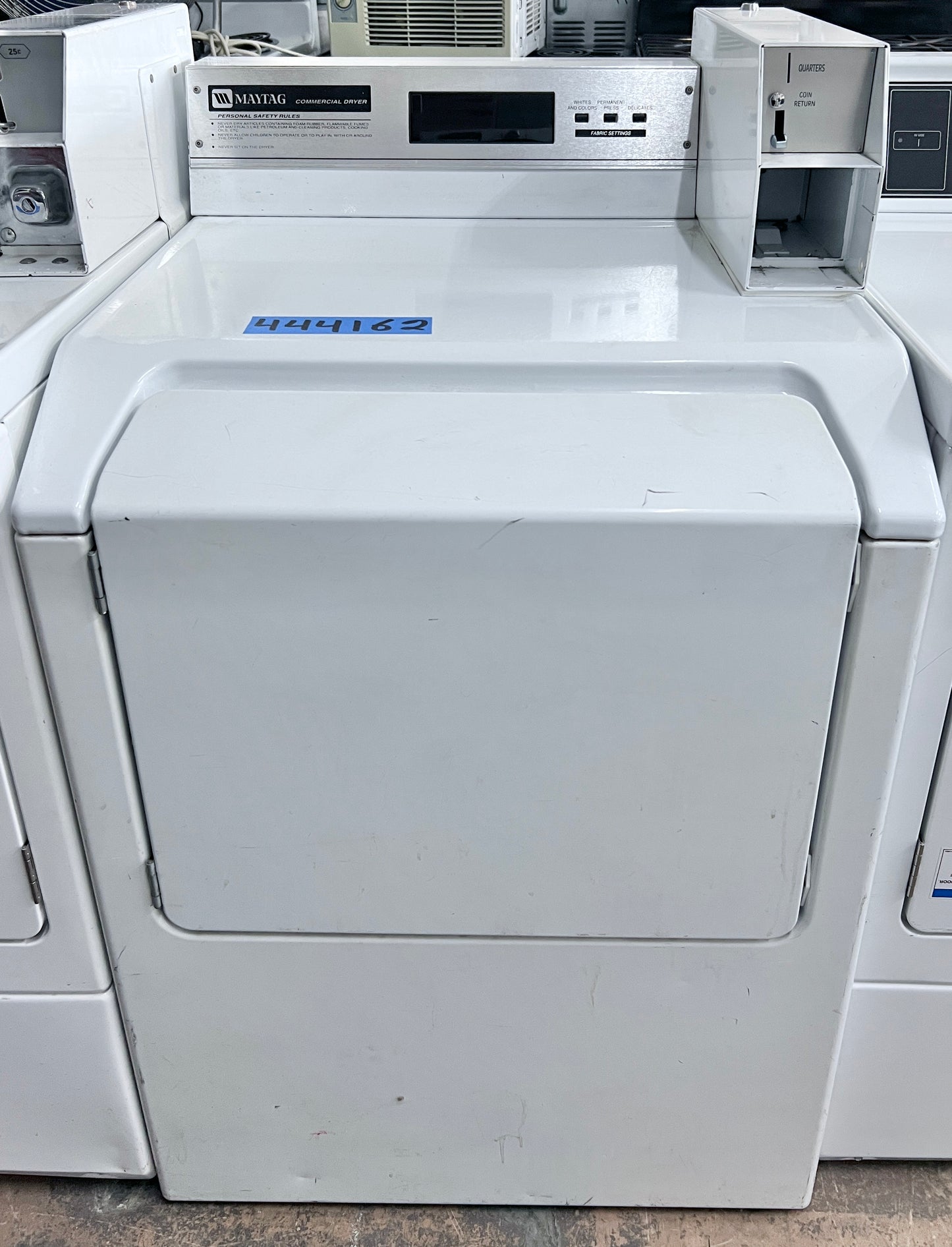 Secadora eléctrica comercial Maytag que funciona con monedas en color blanco, 444162
