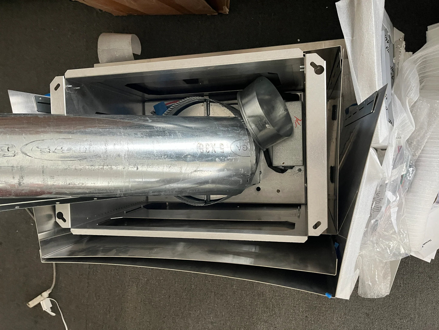 Thermador Professional HPIN42WS 42 吋中島安裝智慧抽油煙機 4 速、觸控控制、LED 照明、擋板過濾器和超靜音系統,777141