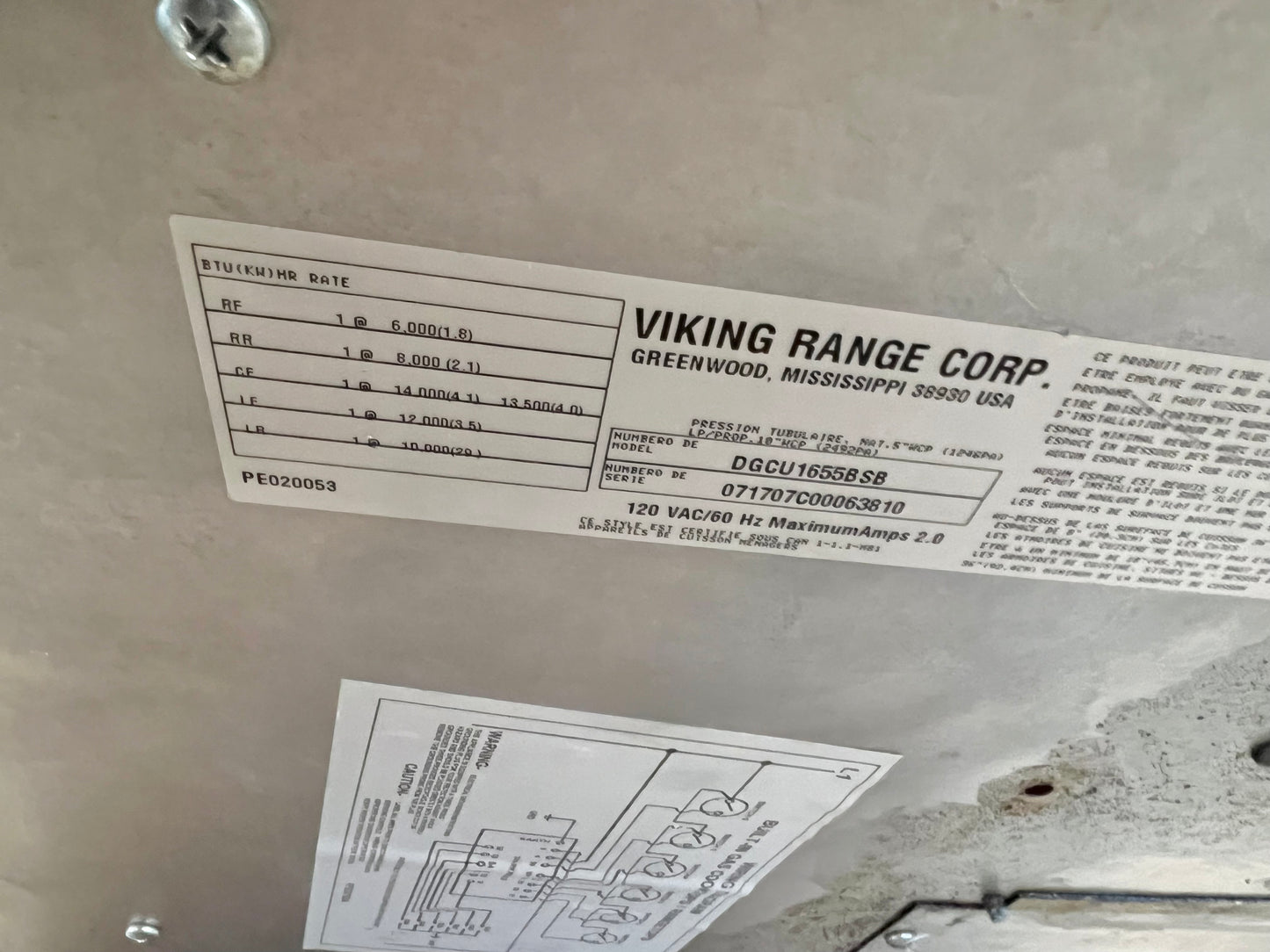 36 INCH Viking Designer Series DGCU1655BSB Gas Cooktop , 5 Sealed Burners, Brass Flame Ports, Push-to-Turn Safety Feature , Automatic Re-ignition, Black Glass , Natural Gas , Stainless Steel , Used Condition , 444259