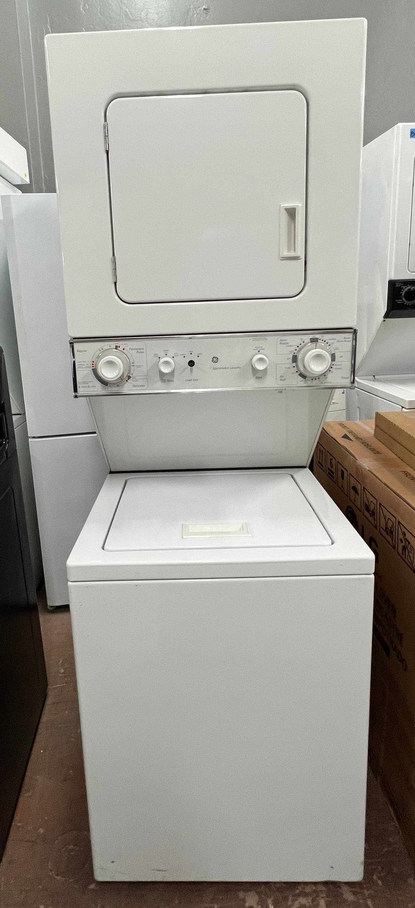 24 Inch GE Laundry Center Washer and Gas Dryer in White wsm2480taaww , Stackable , 888125