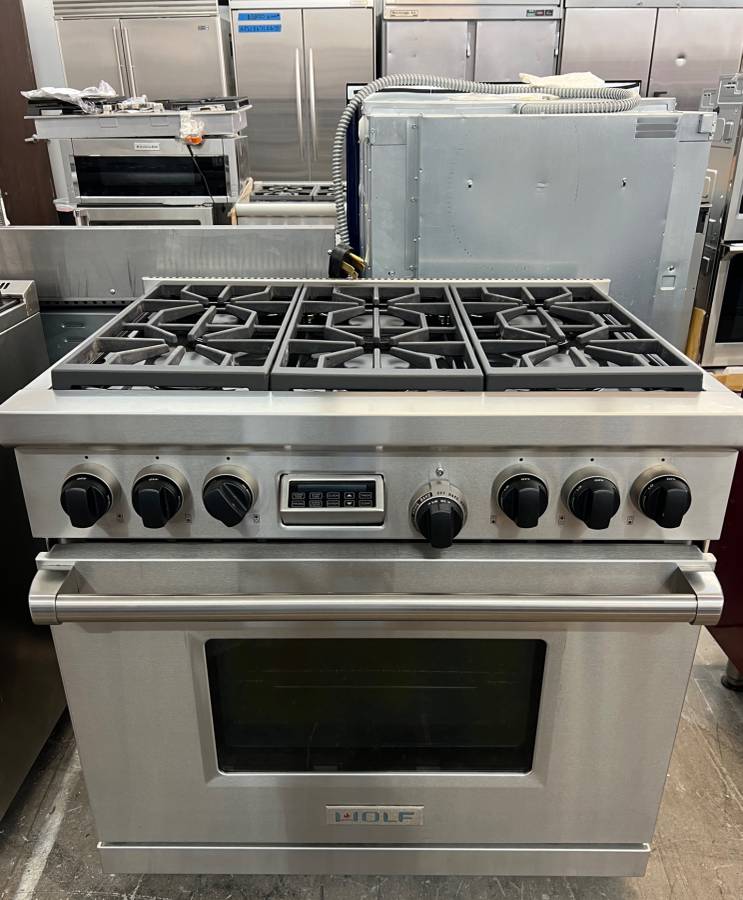 Wolf 36 Inch Pro-Style Dual Fuel Gas Range,DF366 Convection Oven ,6 Burner  Stainless Steel 369133