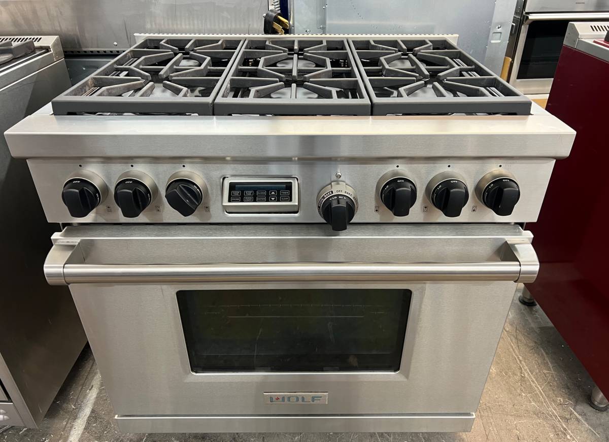 Wolf 36 Inch Pro-Style Dual Fuel Gas Range,DF366 Convection Oven ,6 Burner  Stainless Steel 369133