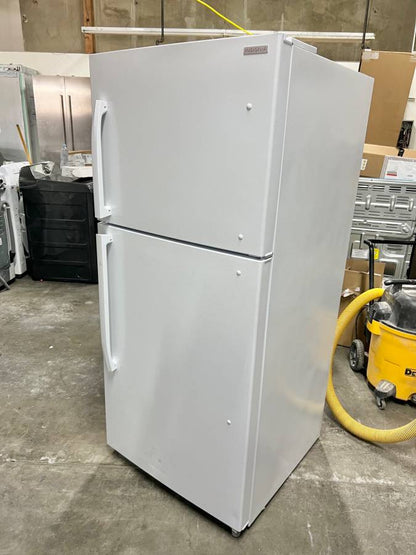 30 Inch  Insignia NS-RTM18WHD2 Freezer White Refrigerator * New Open Box * 18.1 Cu Ft 131306