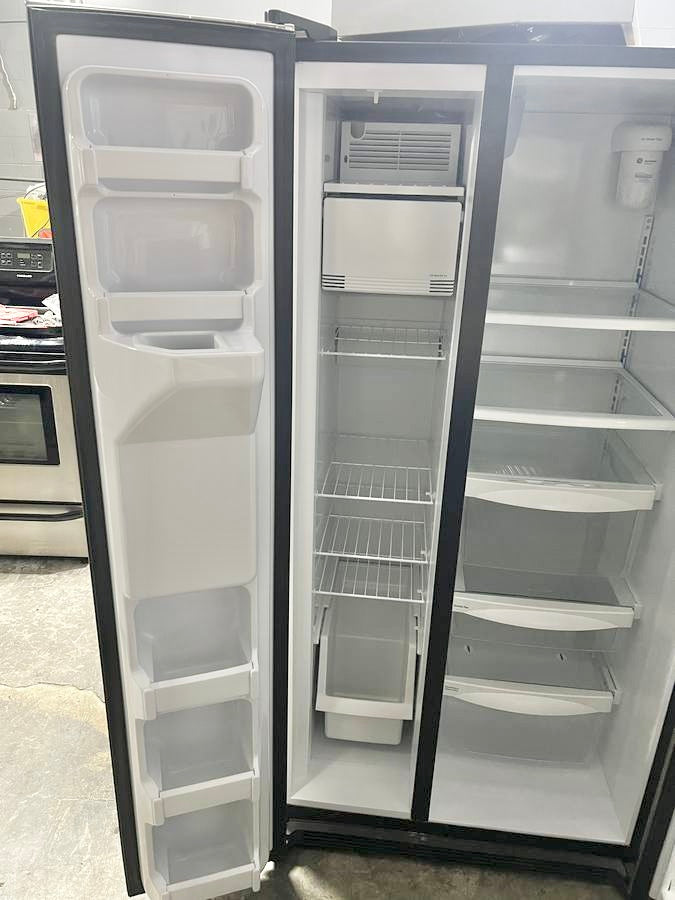 33 Inch Side-by-Side Refrigerator, GSE22ESHCSS with 21.8 cu. ft. Capacity,  Stainless Steel , 444371