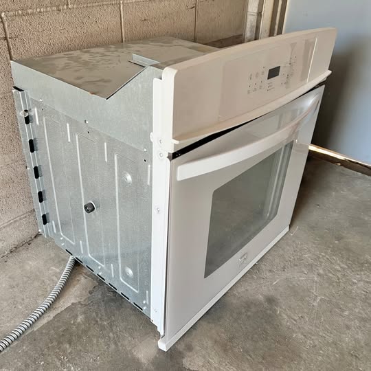 27 Inch Kenmore Single Wall Oven , 790.48782901 , White , Used , 131304