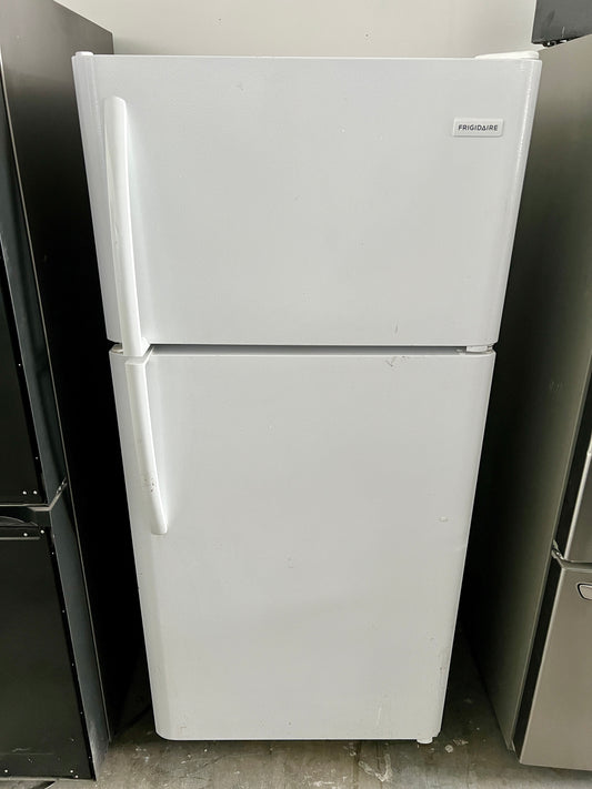 Frigidaire 30" Top Freezer Refrigerator 18 cu. ft. in White 888101