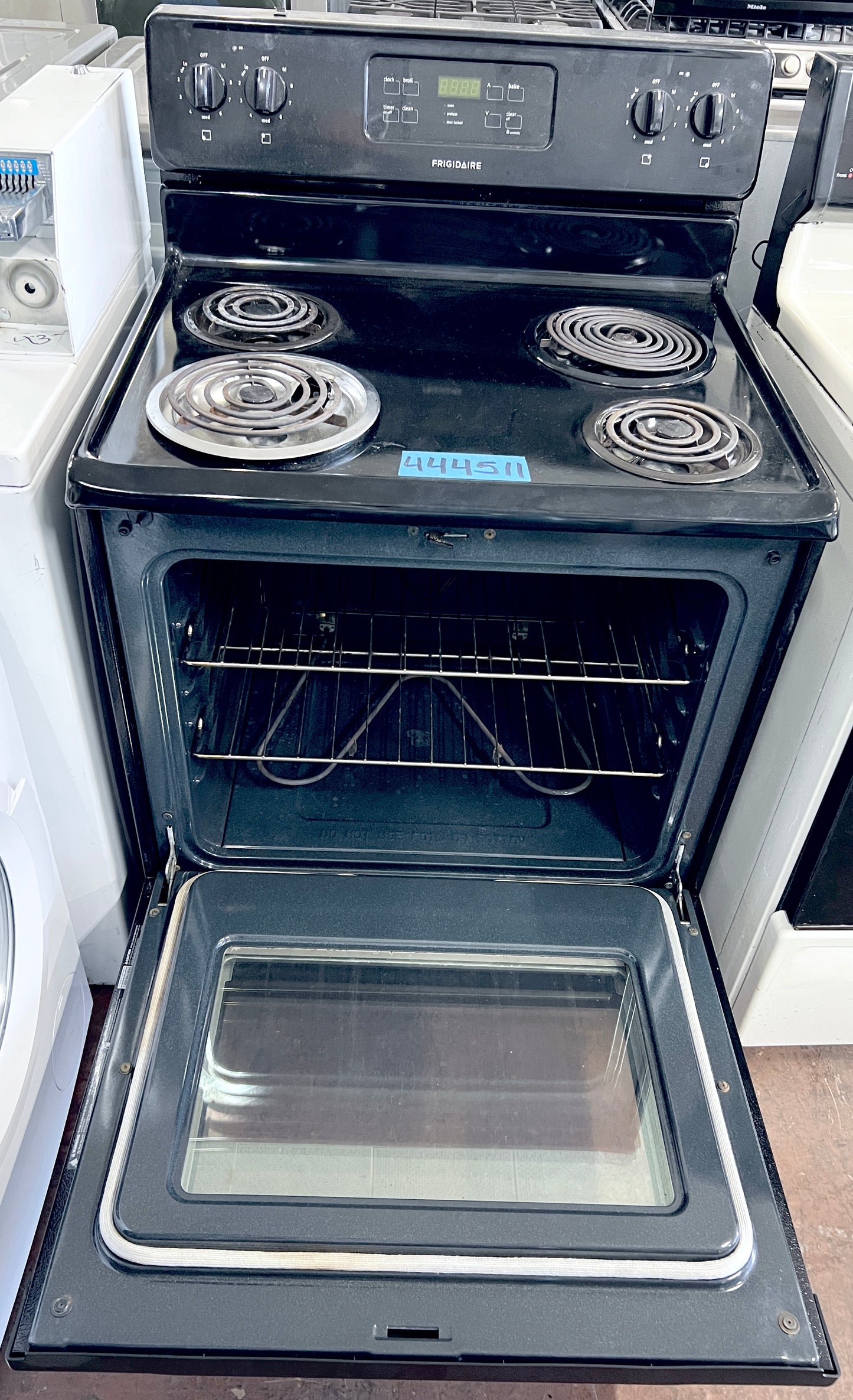 Frigidaire 30 Inch Electric Range 4 burner Stainless Steel , Black , Coil Elements , 444511