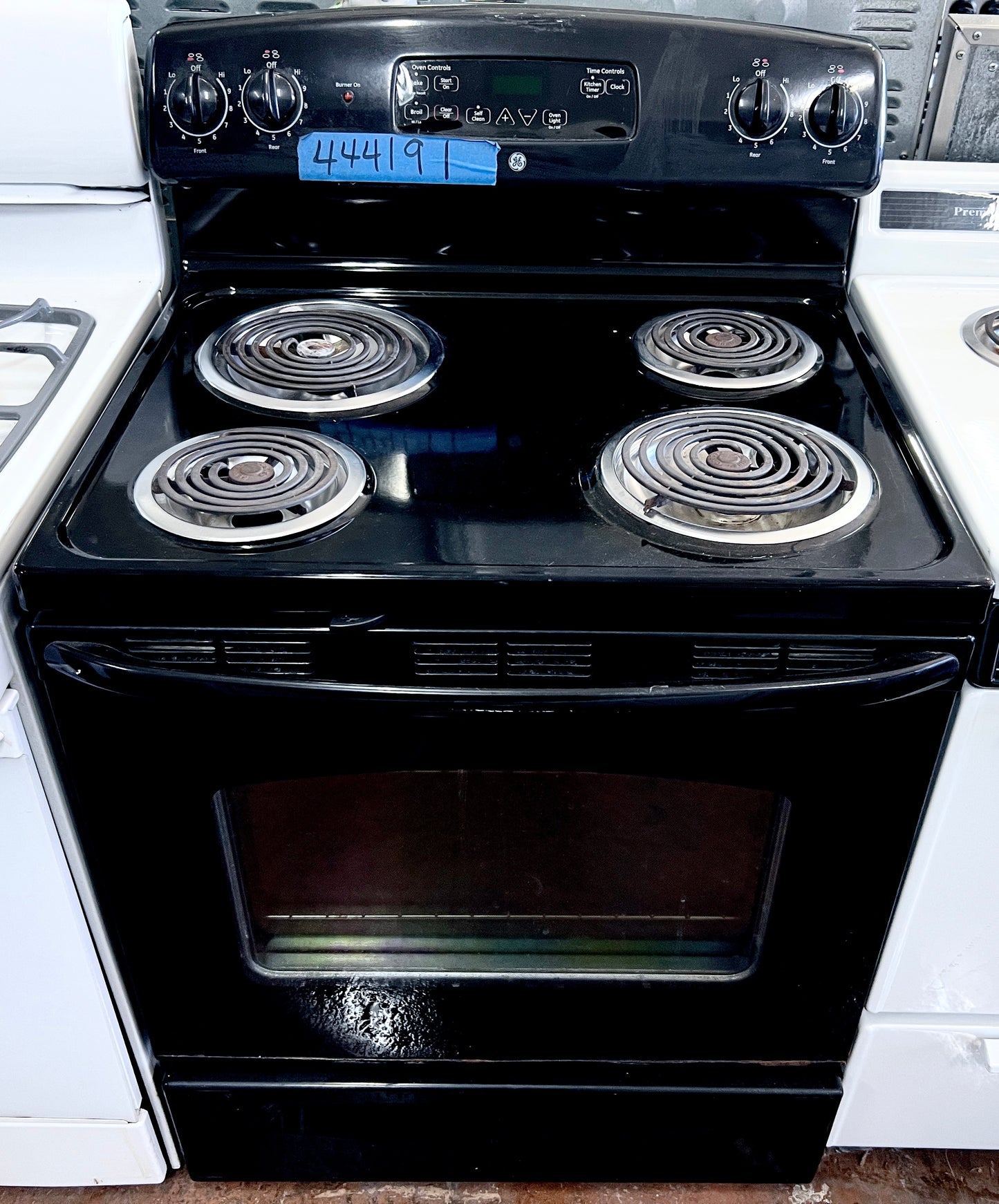 30 Inch GE Electric Range 4 Burner , JBP23DR3BB , Black , Coil Element Top, 444191
