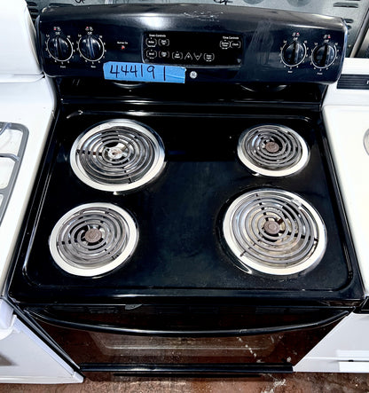 30 Inch GE Electric Range 4 Burner , JBP23DR3BB , Black , Coil Element Top, 444191