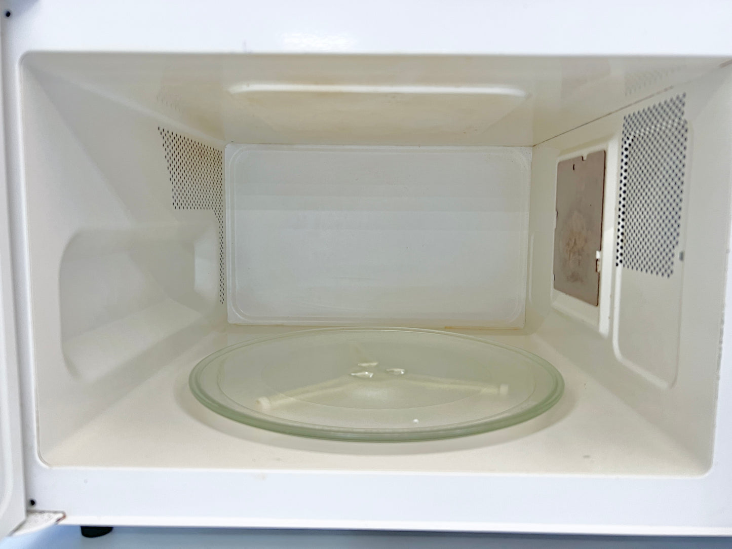 1.1 Cu Ft  Sharp Carousel  CounterTop Microwave ,  Off White, 444110