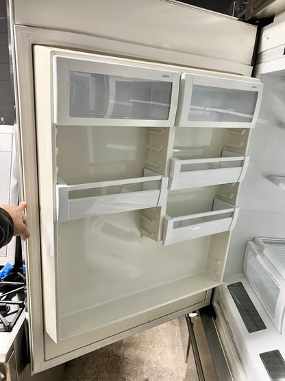 Viking 5 Series 36 Built In Bottom Freezer Refrigerator VCBB5363ELSS,Stainless Steel,Air Purifier,2 Deli Drawers,SpillProof Glass Shelves,2 Humidity Zones,Aluminum Door Bins,20.4 Cu. Ft. Capacity,Sabbath Mode,Stainless Steel,Left Hinge Door Swing,444130