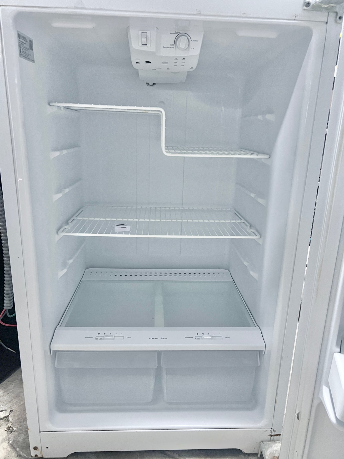 28 Inch GE Top Freezer White Refrigerator , White , 444497