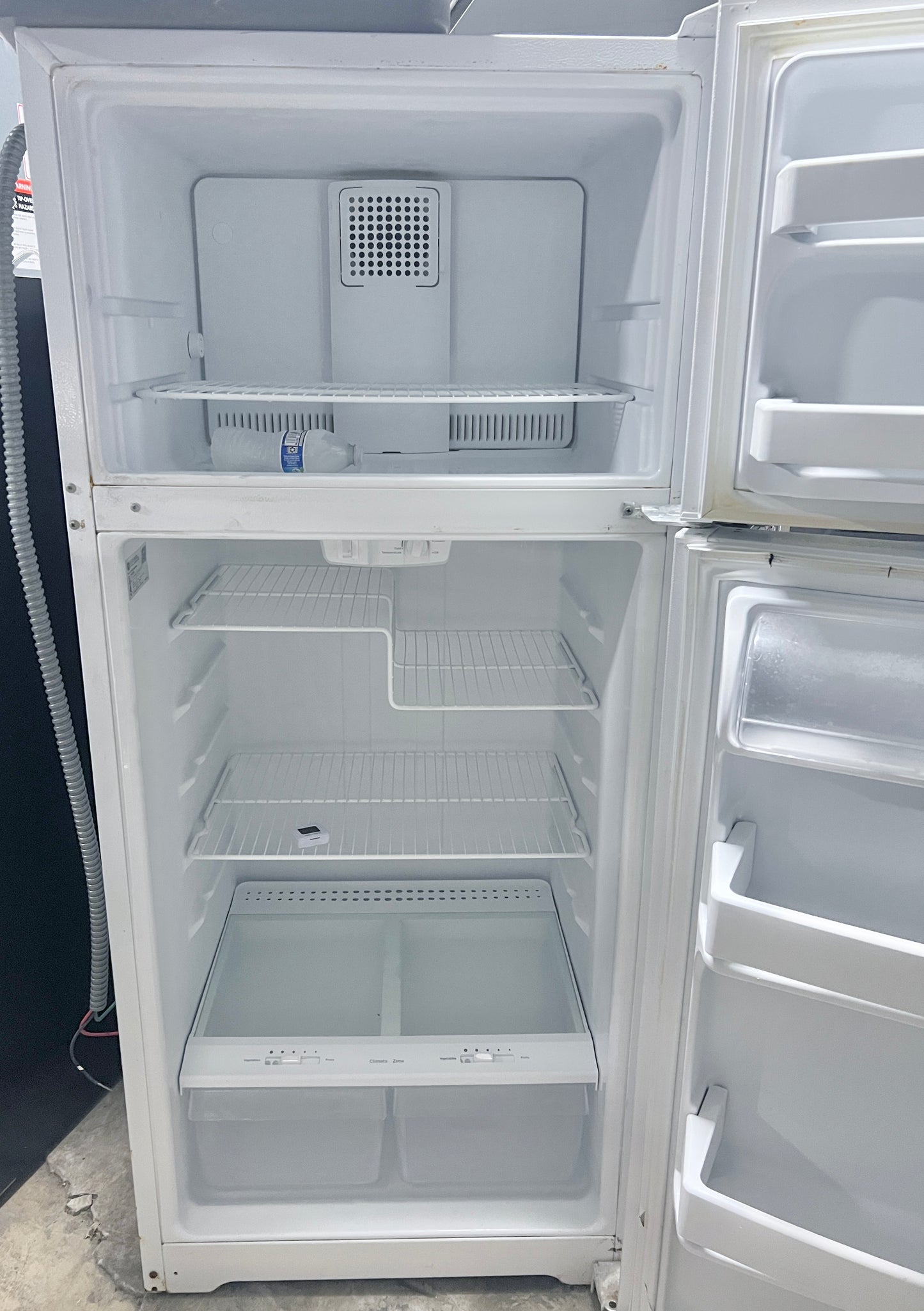 28 Inch GE Top Freezer White Refrigerator , White , 444497