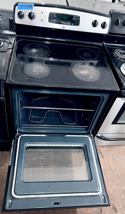 30 Inch GE Stainless Steel Electric Range  JBS55SMSS  4 Burner , 5.3 cu. ft. Oven, Dual Element Bake, Oven Controls Storage Drawer, Stainless Steel 444492