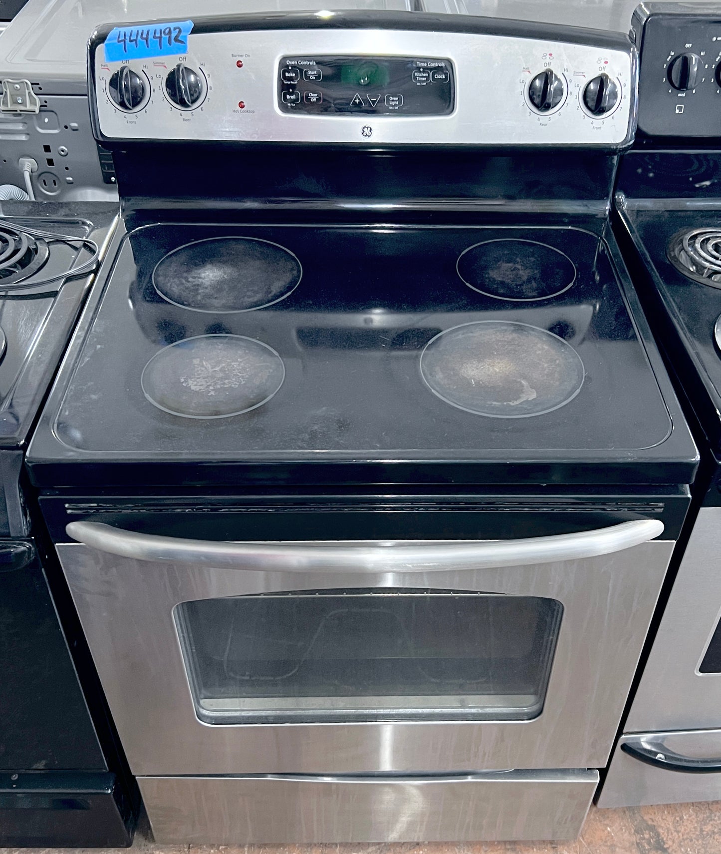 30 Inch GE Stainless Steel Electric Range  JBS55SMSS  4 Burner , 5.3 cu. ft. Oven, Dual Element Bake, Oven Controls Storage Drawer, Stainless Steel 444492