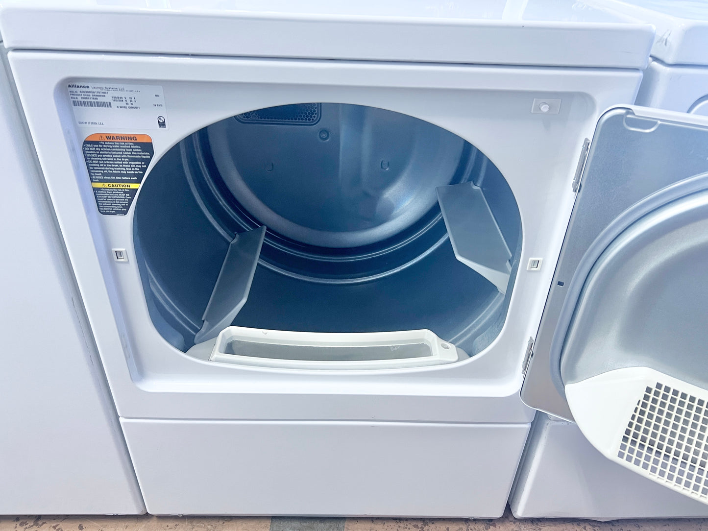 Speed Queen Commercial 26 Inch Washer and 27 Inch Dryer Set , Electric , Residential Usage , White Color , 373705