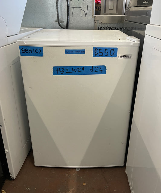 Summit 24 Freestanding Compact Refrigerator/Freezer , CT701W, 888102