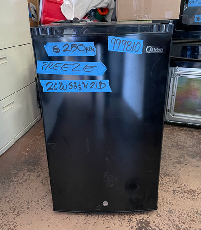 Midea 20" New Upright Freezer In Black, MRU03M2ABB, 999810