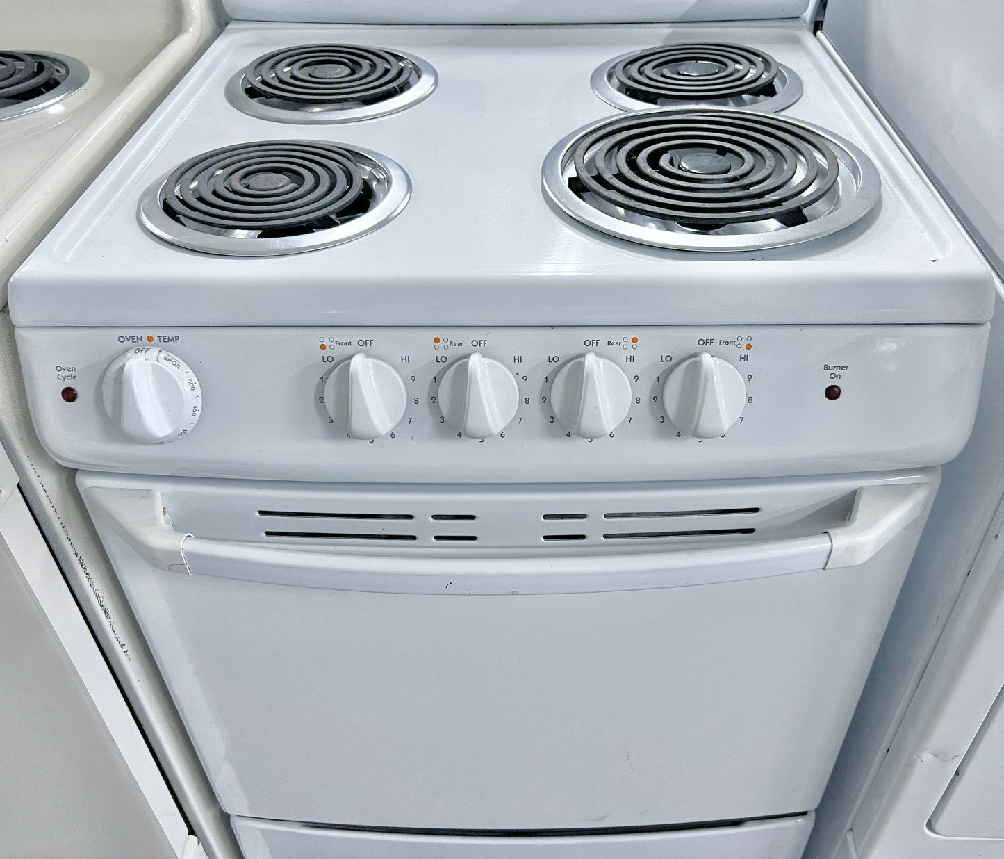 24 Inch Hotpoint Electric Range with Oven 4 Burner Coil Elements , White , 444342