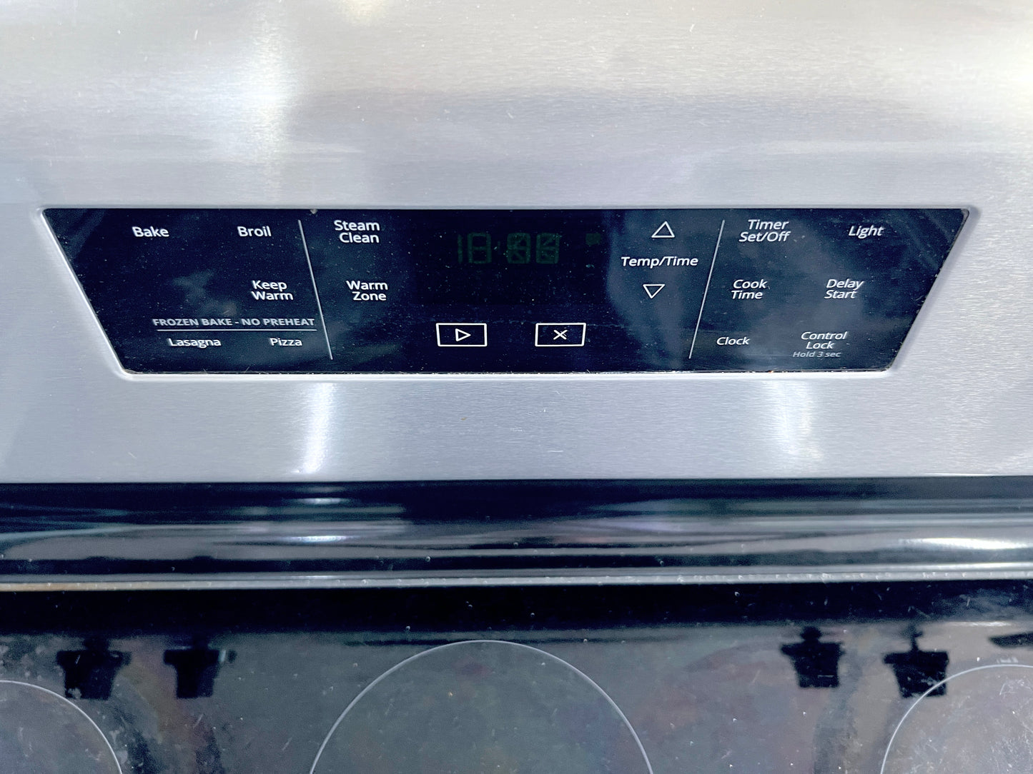 30 Inch Whirlpool  WFE505W0JZ Electric Range 5 Radiant Element Burners, 5.3 cu. ft. Oven Capacity, SteamClean, Frozen Bake,  Control Lock, Warm Zone Element, Star-K,  Fingerprint Resistant Stainless Steel , 373707