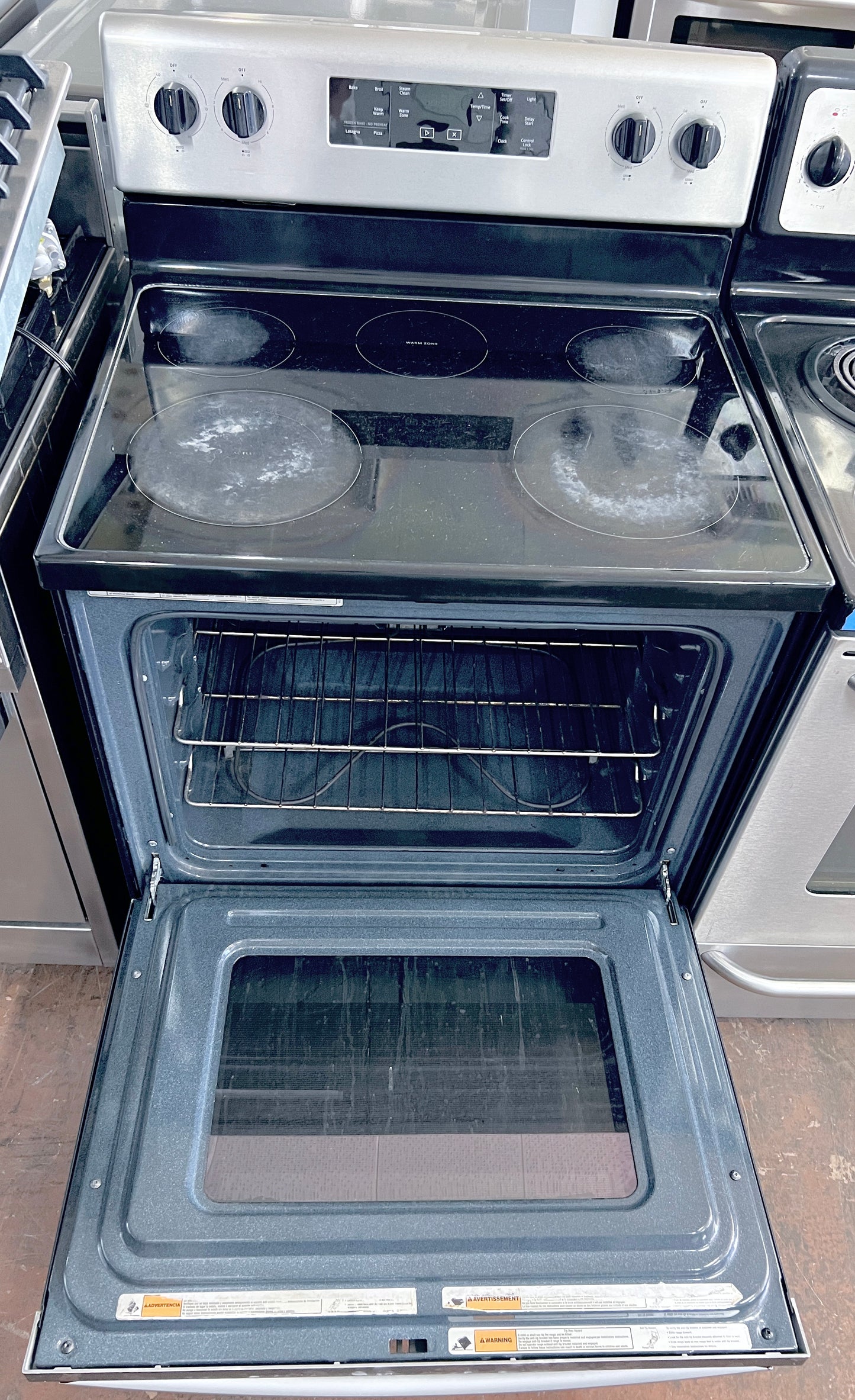 30 Inch Whirlpool  WFE505W0JZ Electric Range 5 Radiant Element Burners, 5.3 cu. ft. Oven Capacity, SteamClean, Frozen Bake,  Control Lock, Warm Zone Element, Star-K,  Fingerprint Resistant Stainless Steel , 373707