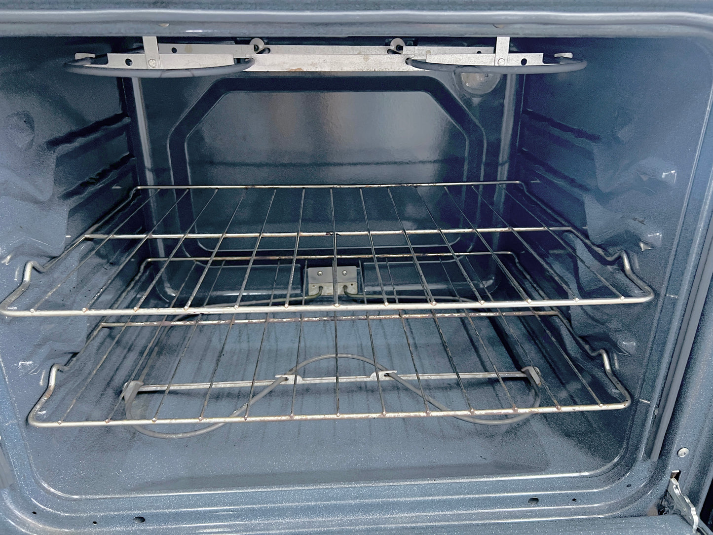 30 Inch Whirlpool  WFE505W0JZ Electric Range 5 Radiant Element Burners, 5.3 cu. ft. Oven Capacity, SteamClean, Frozen Bake,  Control Lock, Warm Zone Element, Star-K,  Fingerprint Resistant Stainless Steel , 373707