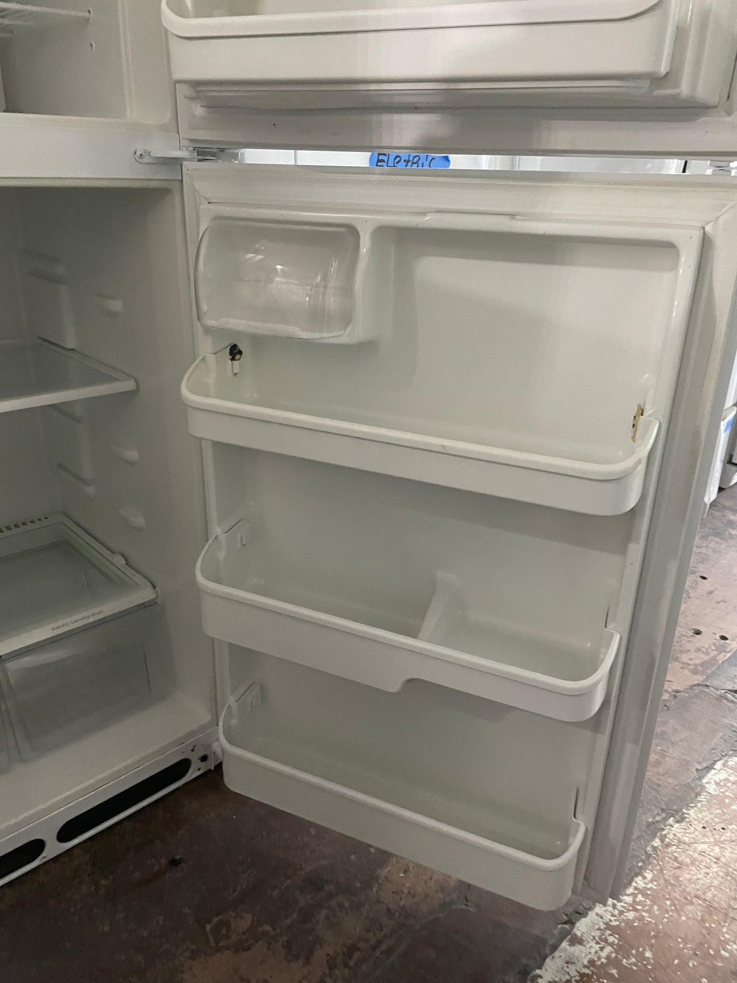 Electrolux Top Freezer Refrigerator In White, FRT18S6AW9, 999825