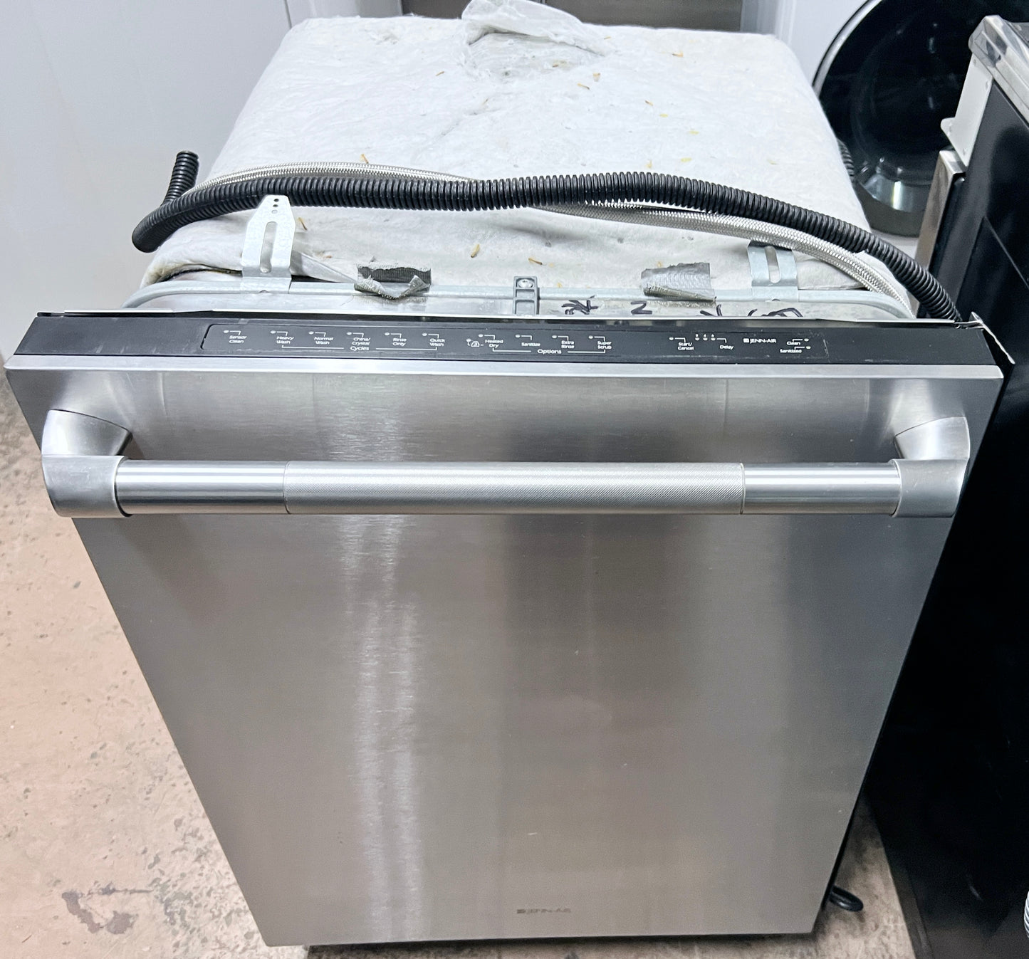 24 Inch JennAir Stainless Steel Built In Dishwasher JDB1250AWP , 373712