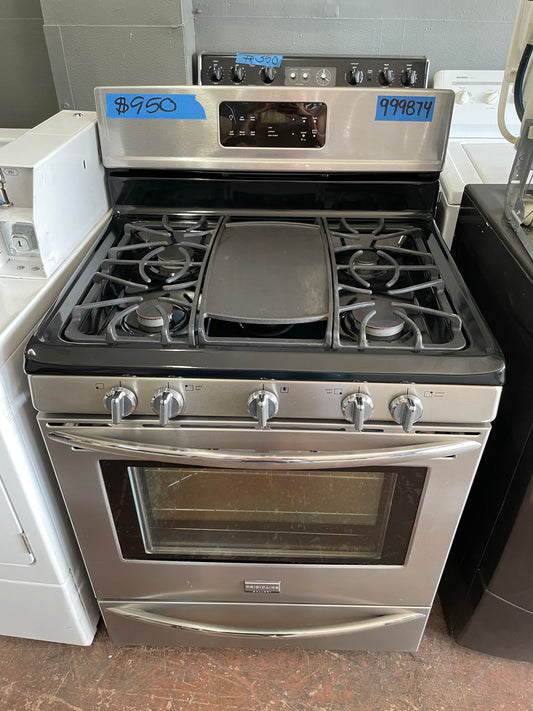 Frigidaire 30 Inch Gas Range With Griddle In Stainless Steel, LGGF3043KFM, 999874
