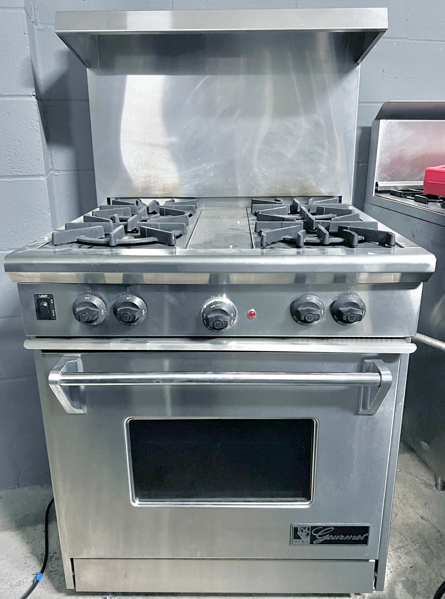 30 Inch Wolf Gourmet Stainless Steel 4 Burner Gas Range Convection Oven , 373730