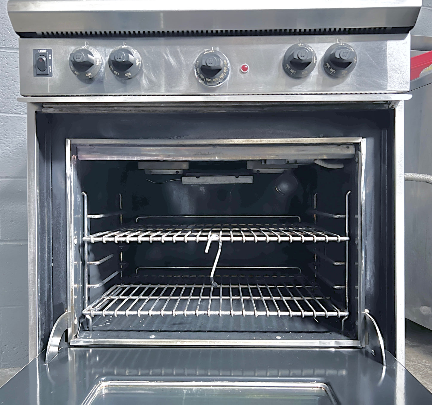 30 Inch Wolf Gourmet Stainless Steel 4 Burner Gas Range Convection Oven , 373730