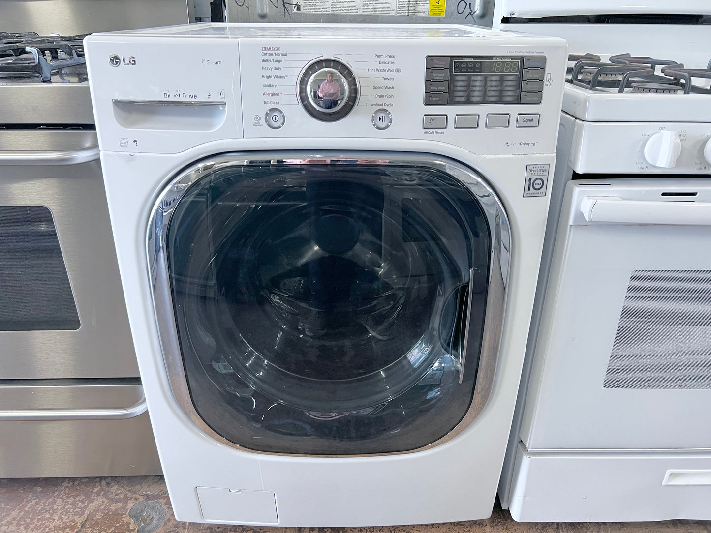 27 Inch LG TurboWash Series  WM4270HWA 4.5 cu. ft. Front Load Washer  1,300 RPM, Steam, TurboWash, Allergiene Cycle, LG Twin Wash Compatibility, Stainless Steel Drum, Energy Star , White , 373731