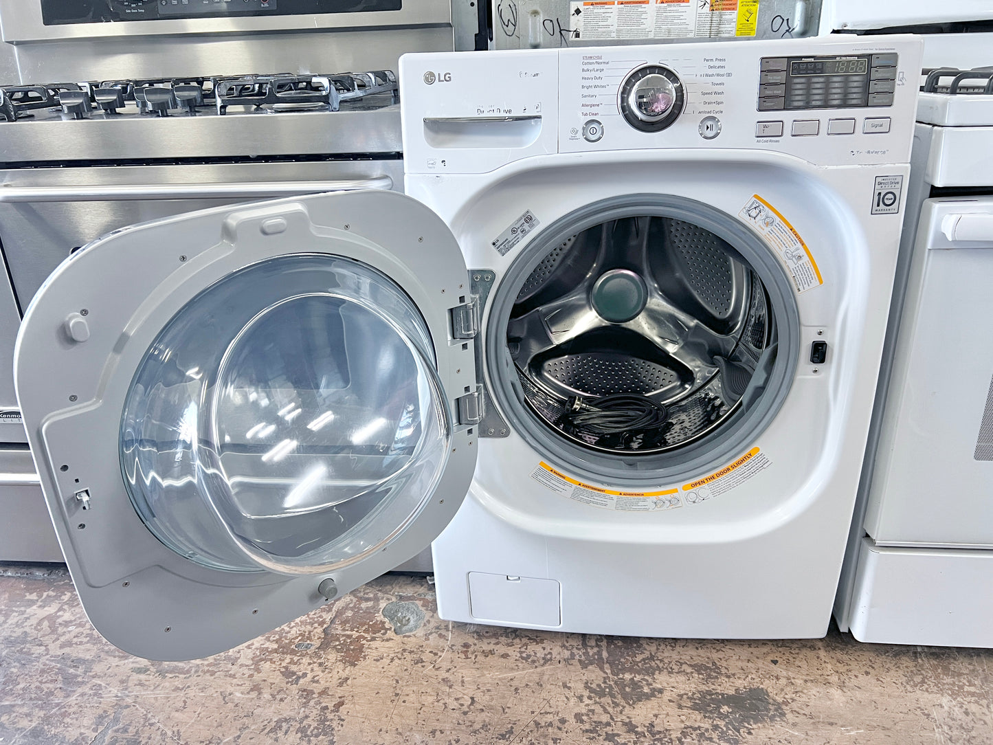 27 Inch LG TurboWash Series  WM4270HWA 4.5 cu. ft. Front Load Washer  1,300 RPM, Steam, TurboWash, Allergiene Cycle, LG Twin Wash Compatibility, Stainless Steel Drum, Energy Star , White , 373731