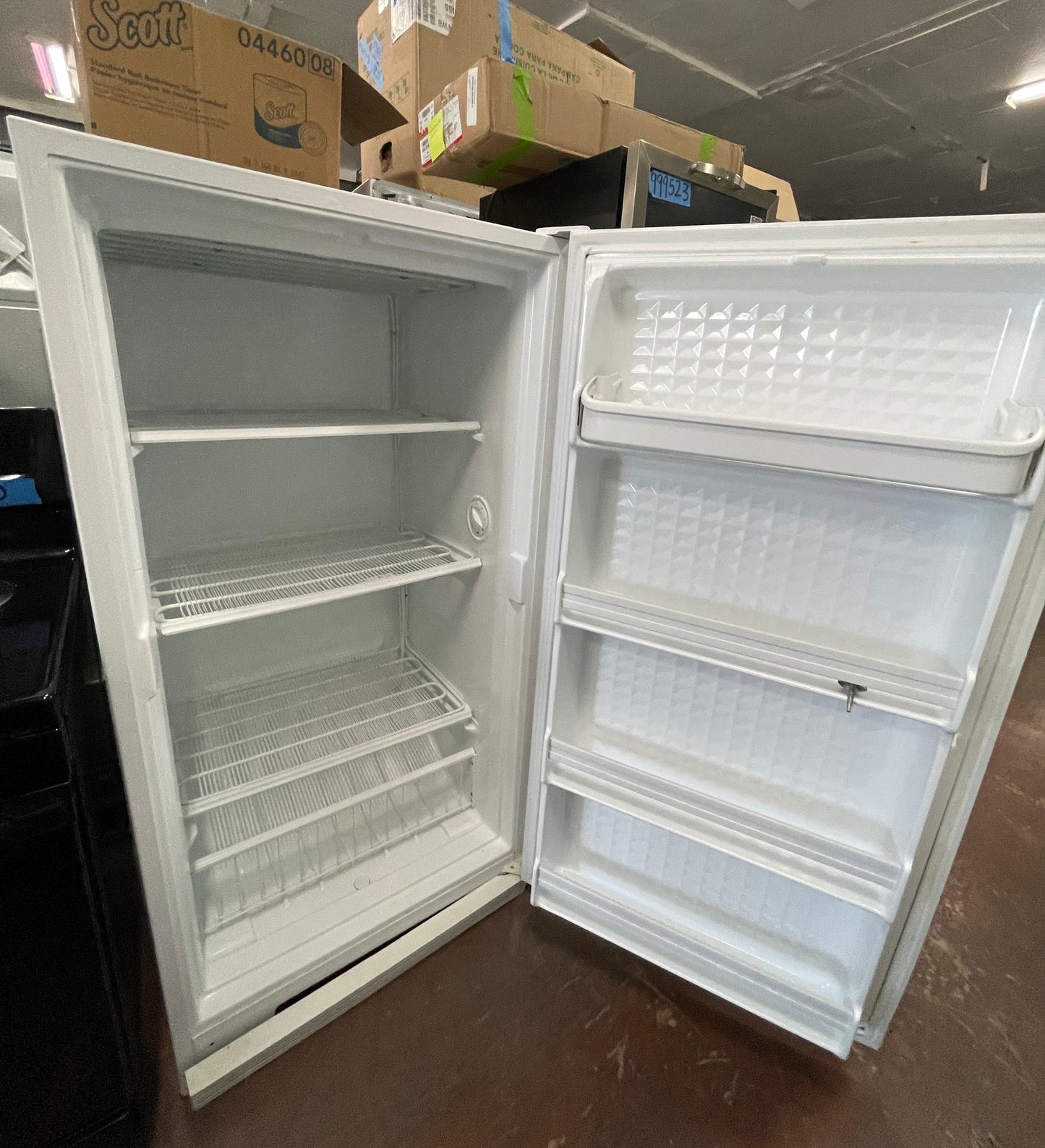 Woods 30 Inch Upright Freezer In White Ready For Pick Up, V15NAA, 444106