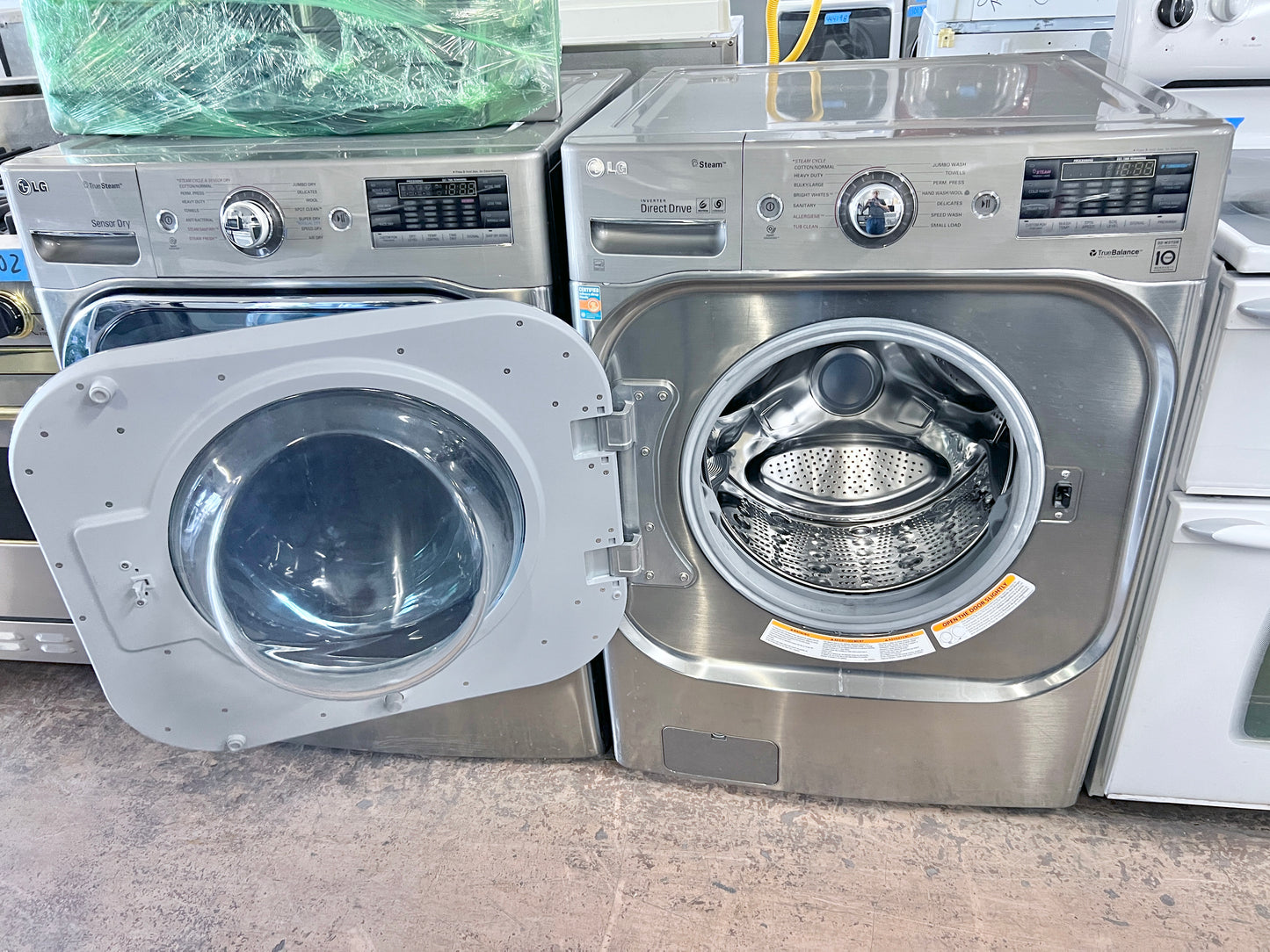 29 inch LG Front Load Washer , 5.1 Cu Ft Washing Capacity , Graphite Steel , WM8000HVA , 444435
